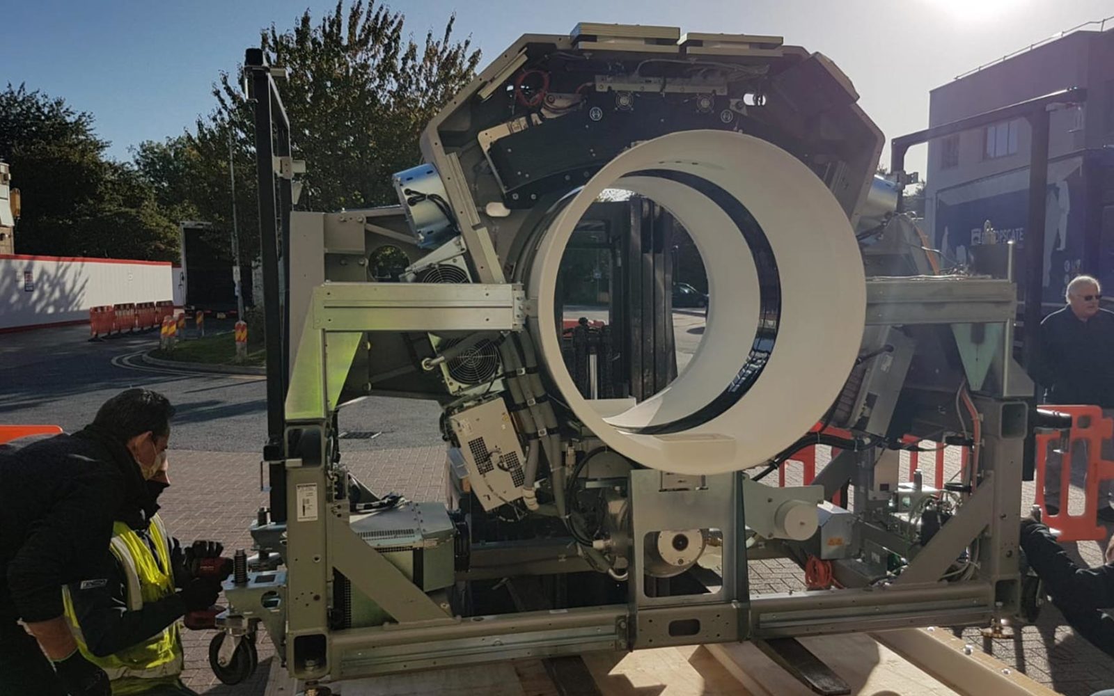 large-medical-scanner
