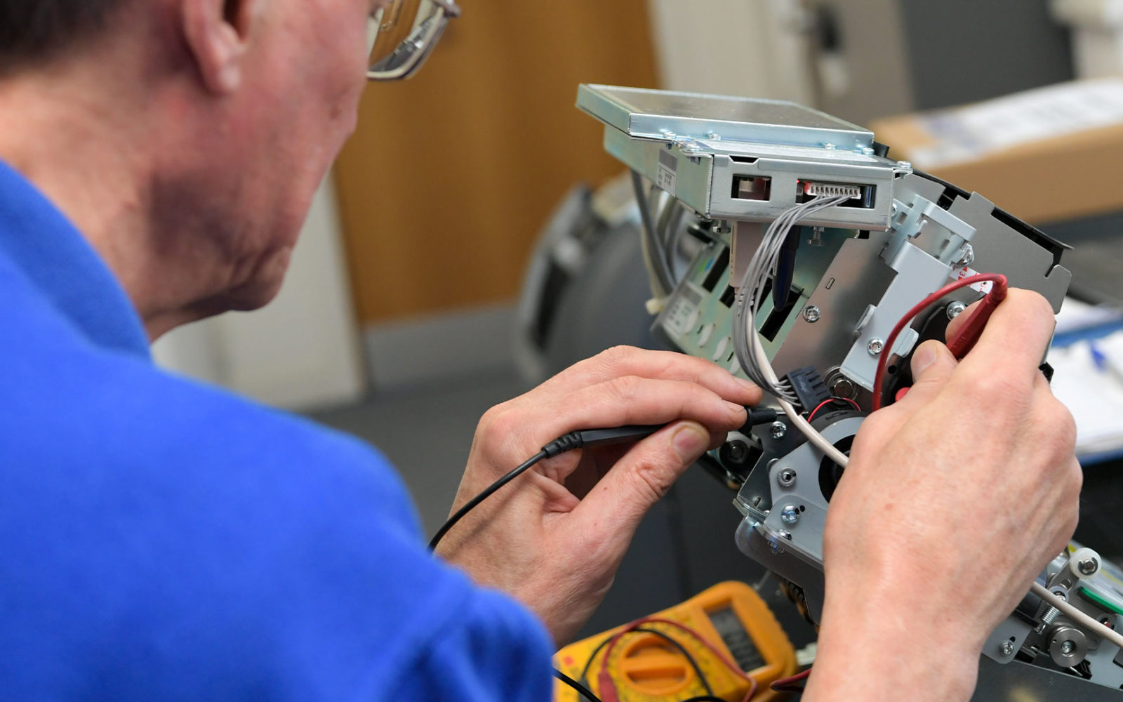workshop-fixing-printer