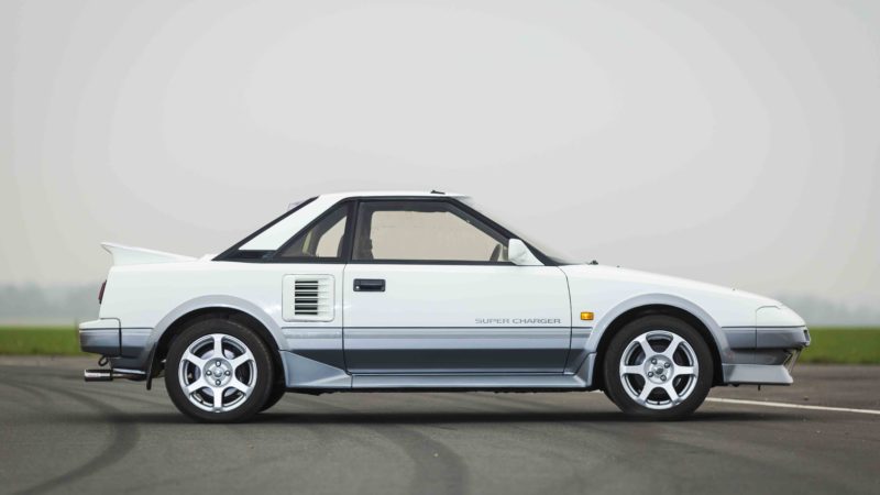 White MR2 Extra-1
