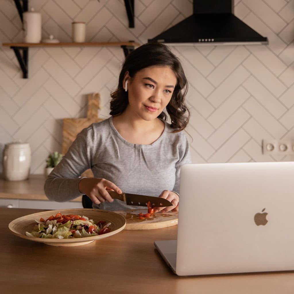 Cooking_from_home_laptop-1024x1024